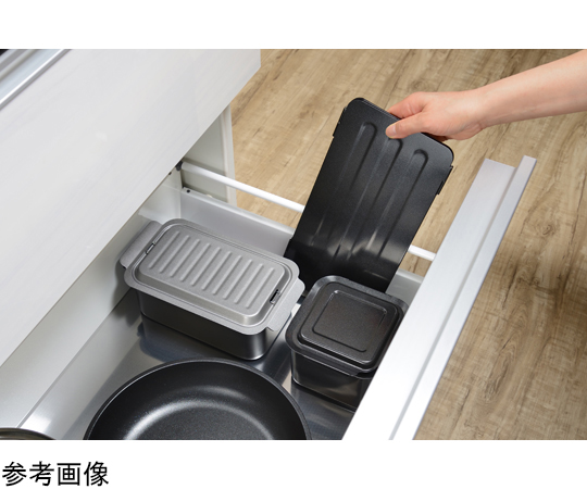 ポコフリット オイルガード 背景が白の中に施された緑色のデザインが見える状態