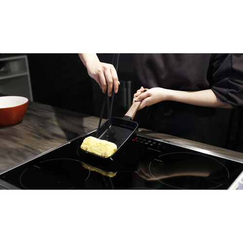 玉子焼き器　12×17cm　IH対応　copan　ミニシリーズ 光沢のある黒い表面が特徴のコンパクトな調理器具の側面