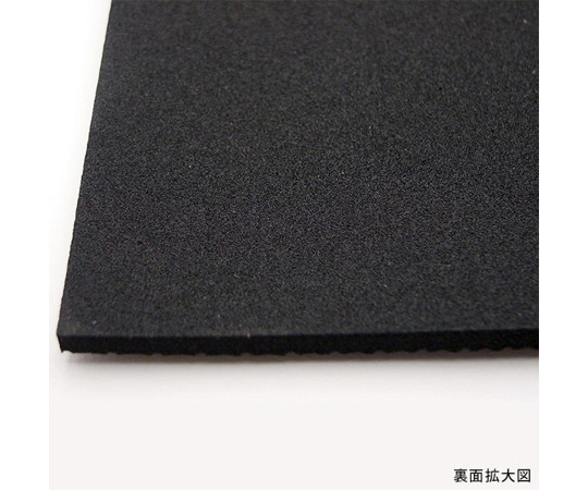 EPDMゴムスポンジ　グリップ　縦30cm×横30cm×厚み5mm 表面が滑らかで、黒色のスポンジにカットラインが施されている様子