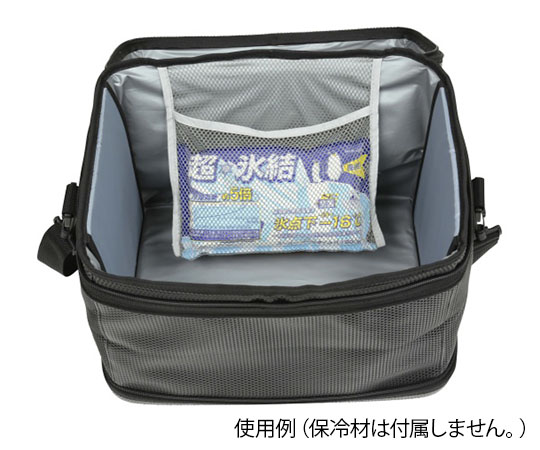 スーパーコールドクーラーバッグ ブラック 25L 黒色のバッグが横向きに置かれ、開口部が開いている状態