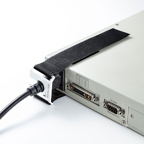 I/Oロックベルト(AC電源プラグ対応)　1パック 透明なパッケージに収められた、異なるサイズのベルトが並ぶ様子