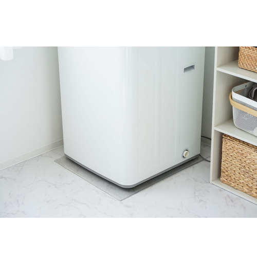 PVCマルチ保護マット75×70cm 鮮やかなカラーと模様が施された平らなマットが見える状態