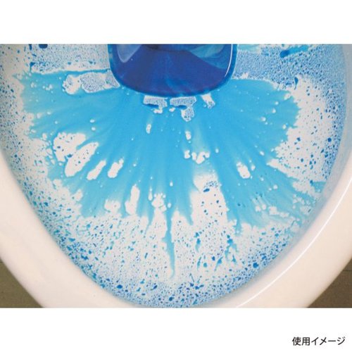 住居用洗剤 ファースト防汚コート 250ml 大一産業 斜めから撮影されたボトル、クリアな液体の様子が見える状態