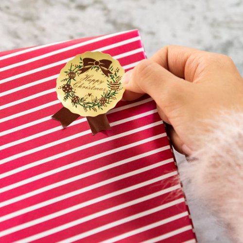ハッピークリスマス リボン型シール(100枚) ヘッズ リボン型のシールがカラフルに並んだ状態