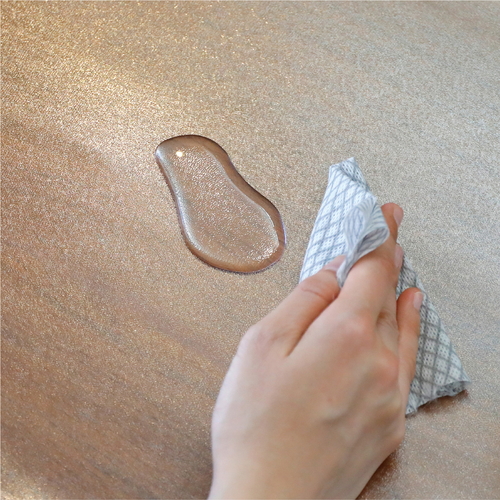 キッチンマット　透明キッチンマット　45×240cm 光の反射を受ける透明な表面と、床にぴったりと密着した状態