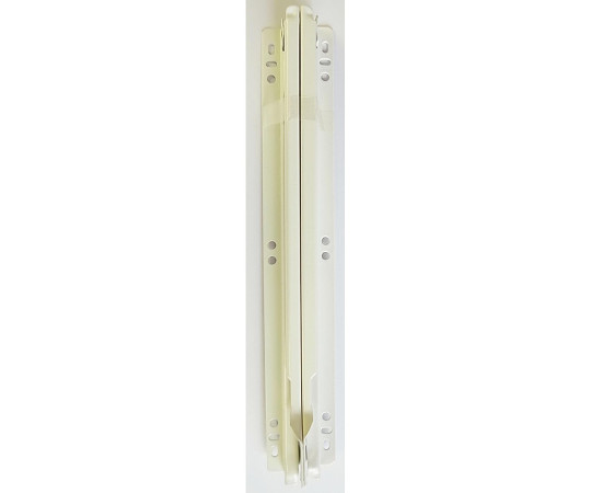 スライドレール　底付けローラーレール　300mm　2本入 横から見た状態で、留め具と固定具が付属している様子