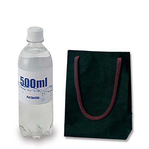 使いやすい無地タイプで、黒の手提げ紙袋