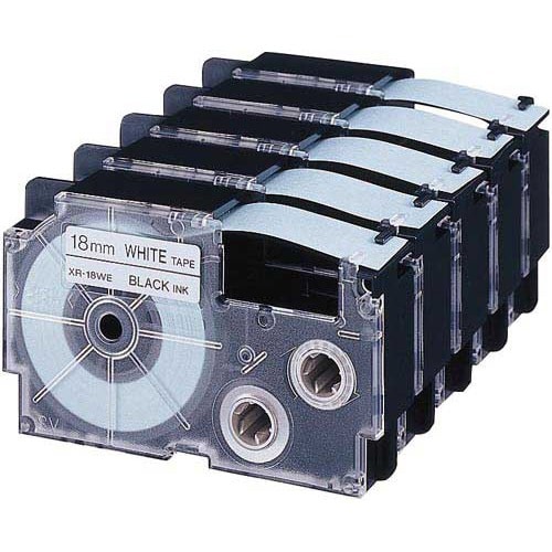 ネームランド　白色テープ　18mm　黒文字　5個入 パッケージが正面から見える、白いテープが5本並ぶ状態