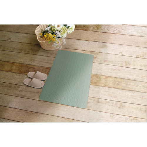 キッチンマット　ズボラ　フロアマット約45×60×0.5cm　スモークグリーン 全体的に薄い色合いのフロアマットが広がり、周囲に柔らかな光が当たる様子