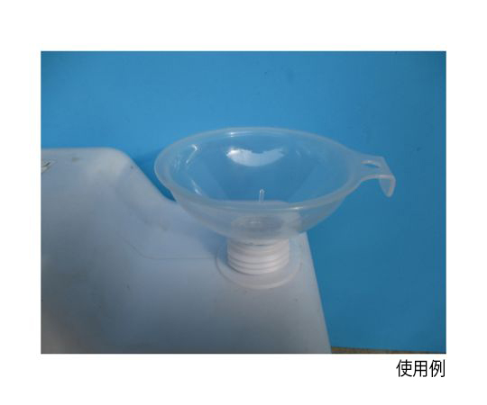 PPロート　乳白色　口径165X高さ135mm（足径19.5X60mm） 上面から見た，乳白色のロートが置かれた様子