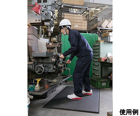 750x 900mm 疲労軽減マット 表面に滑り止め加工が施されたマットの上からのアングル