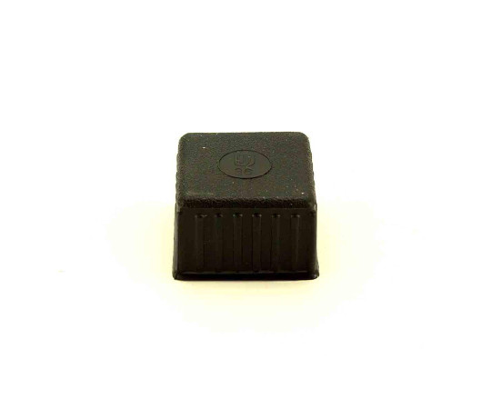 イスキャップ　角脚用　黒　対象脚サイズ36mm 角脚用の黒いキャップが清潔に整頓された状態で並んでいる。