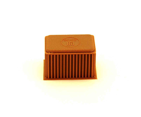イスキャップ　平角　薄茶　対象脚サイズ23×36mm 薄い茶色の角型キャップが複数並んでいる様子