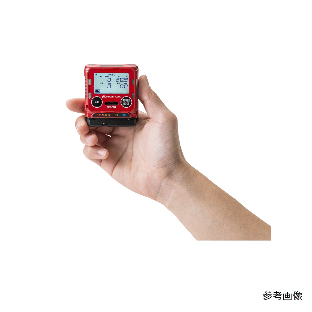 個人装着型マルチガス検知器　GX-3RタイプD メタン仕様 検知器の正面が拡大され、液晶画面が点灯している様子