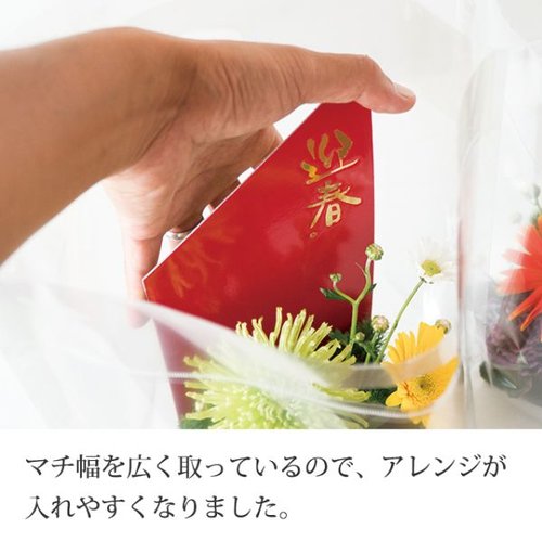 ポリ手提げ NEW無地クリアスタンドバッグ-M(30枚) ヘッズ 透明なバッグが立てて置かれ、持ち手部分が上向きに見える状態