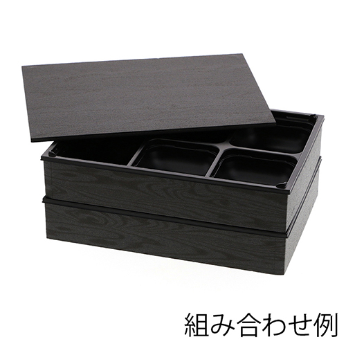 アクタ 弁当容器 ワン折重(ソコ) 81×55 SP-5 黒 25枚 上から見た黒い長方形の弁当容器が25枚重ねられ、透明フィルムで束ねられている様子