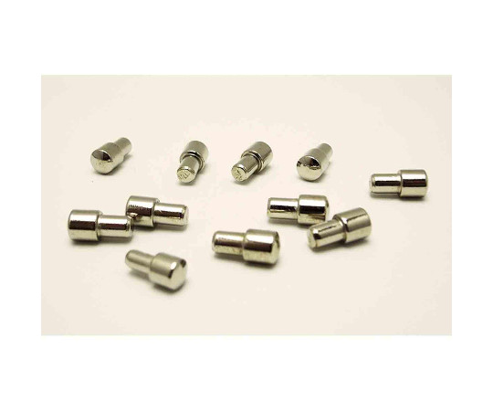 差込ダボ　DB　5×7mm　100個入 白いパッケージに収められた小さなダボが整然と並んでいる様子