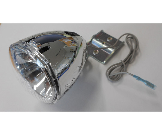 LEDカゴ下オートライト 柔らかな光を放つカゴ下の照明が設置されている様子