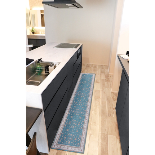 キッチンマット　khastan　インテリアマット45X240cm　ブルー 青いデザインのインテリアマットが鮮やかに広がる状態