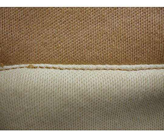 [フリー]320mm 手袋（耐切創/耐熱/アラミド繊維） 厚手で繊維が編み込まれた手袋の側面、指先がやや曲がった状態で置かれている