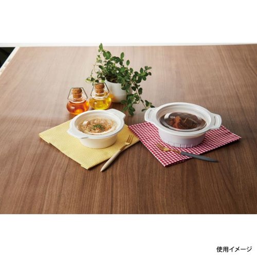 軽食容器 スーパーレンジM130-300 白 スミ 真上から撮影された容器が並べられている様子、シンプルなデザインが見て取れる。