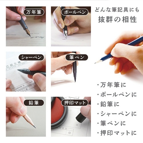Kiwami ライティングマット下敷 A4+ ブラック 1枚 光沢のある黒い表面が特徴のマットが水平に置かれた状態