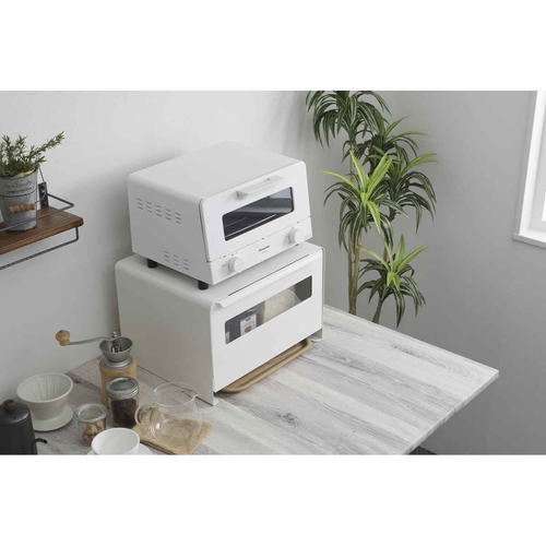 ブレッドケース　スチール製　ホワイト スチール製で滑らかな表面の蓋が閉じられた状態