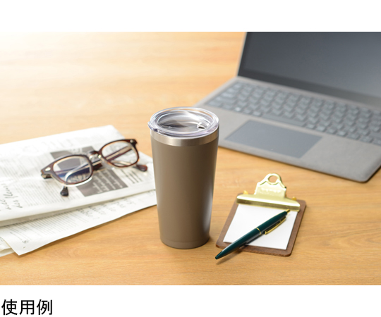 サチューン カラータンブラーペア（蓋付） 透明な蓋付きのカラフルなタンブラーが2つ並んでいる様子
