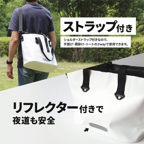WATER　PROOF　ドライトートバッグ　25L　ブラック　1個 黒いトートバッグが上面から見える状態、ストラップが広げられている様子。
