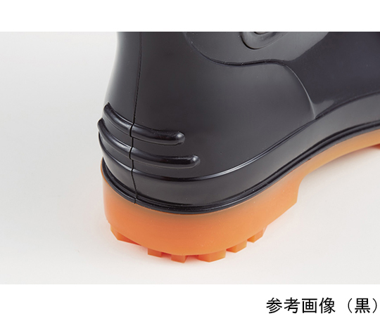 安全長靴 黒 30.0cm 黒い長靴が斜めから見える状態、ツヤのある表面としっかりしたつくり。