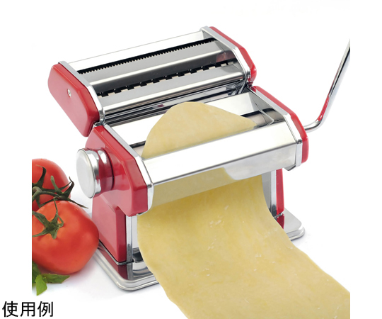 パスタマシーンレッド PASTAMACHINERED 光沢のある赤色の本体が前面に見える状態