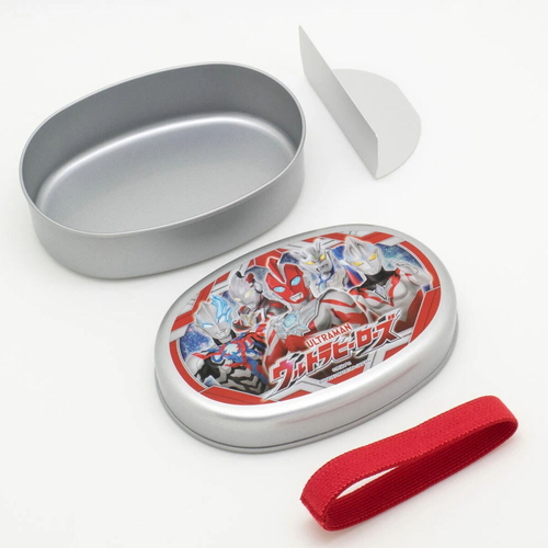 ウルトラヒーローズアルミ子供弁当箱M　仕切付 正面から見た明るい色合いの仕切付き弁当箱