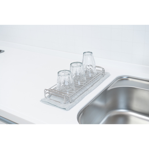 水切りカゴ　&kit　コンパクトになる伸縮水切りかご 底部が広がり安定感のある状態で、水が切れる様子