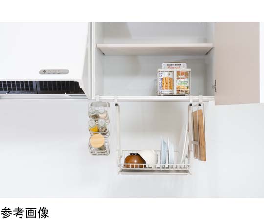 ルームラボ 吊り下げまな板ホルダー シンプルなデザインの吊り下げホルダーが取り付けられたキッチンの壁面