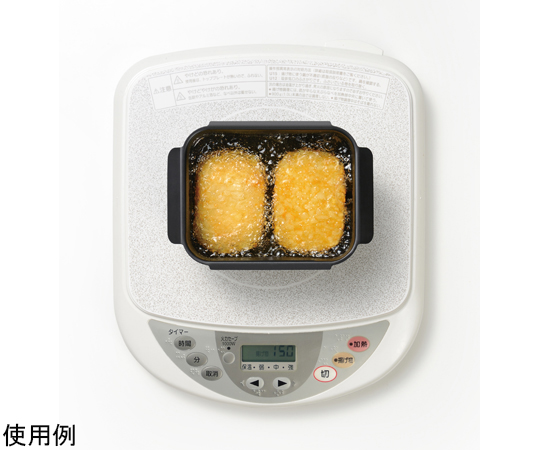 ポコフリット IH角型揚げ鍋 ミニ 表面に光沢のある黒い素材で覆われた、四角いデザインの揚げ鍋の前面。