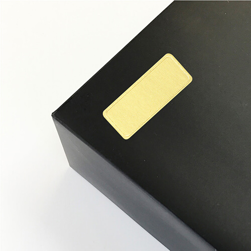 汎用性のあるシンプルなデザイン！特別感を演出する金のギフトシール