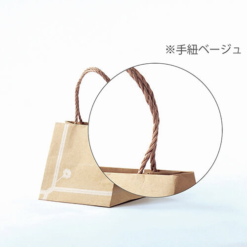 手提げ紙袋（ルパン 茶・口折丸紐・幅180×マチ180×高さ180mm） 正面やや斜め向きで口が折られ丸紐の持ち手が立った単体の茶色い紙袋