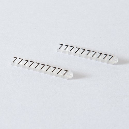 陳列備品 ニュープライスキューブ補充S用(20粒) 透明/黒 7 友屋 透明と黒の補充粒が整然と並んでいる様子