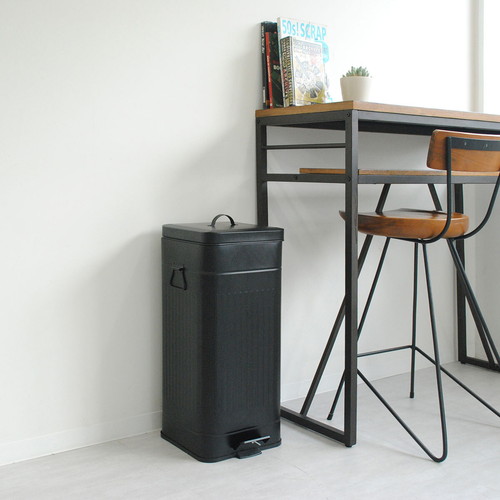 ゴミ箱　Galva　ダストボックス　スクエア30L　マットブラック 真っ黒なマット仕上げで直方体の形状が際立つダストボックス