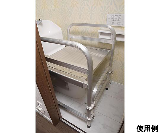 650x640mm 作業台(トイレ用) 平置きの作業台が正面から見える状態、作業面は木目調でクリーンな印象。