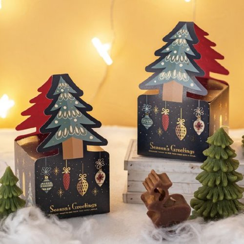 贈答箱 クリスマスオーナメント ギフトボックス-1(10枚) ヘッズ 包装デザインが鮮やかで、緑と赤のクリスマスをテーマにしたパッケージが並ぶ様子