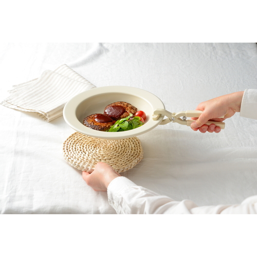 フライパン　Hetta!　IH対応セラミックお皿パン20cm 表面が滑らかで艶やかな、持ち手がついた20cmの調理器具