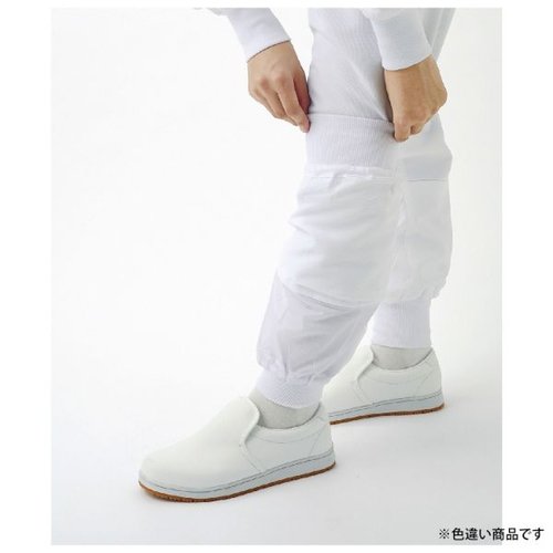 カジュアルパンツ パンツ 兼用 グリーン LL 住商モンブラン ゆったりとしたシルエットで、鮮やかなグリーンの生地がしわなく整えられた状態