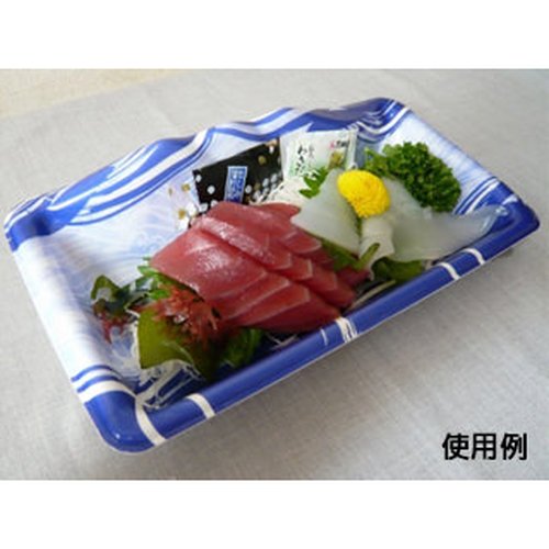 刺身容器 みやま 24-12 はやしおB 中央化学 透明なプラスチック容器に入った刺身の盛り付けが美しく、蓋が上に置かれた状態。