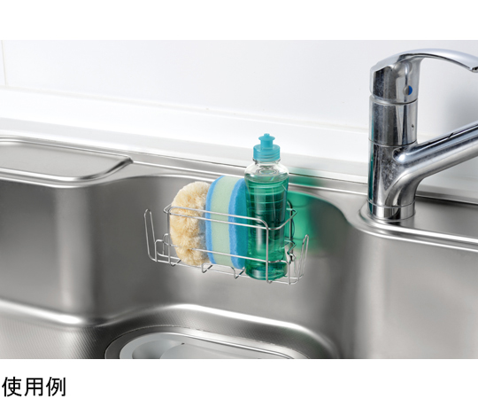 SUIグート　深型洗剤スポンジラック ミニマルデザインの洗剤スポンジラックが斜めから見える状態、シンプルな白いプラスチック素材で清潔感がある。