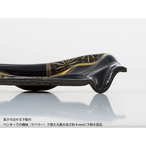 寿司容器 しきさい 1-3B 箔おうぎ青 リスパック 鮮やかな青色の折りたたみ式容器が横向きに配置されている様子