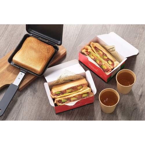 ホットサンドメーカー　IH対応　鉄製　郷技　日本製 表面がつややかで、焼き色のついたパンがセットされている状態