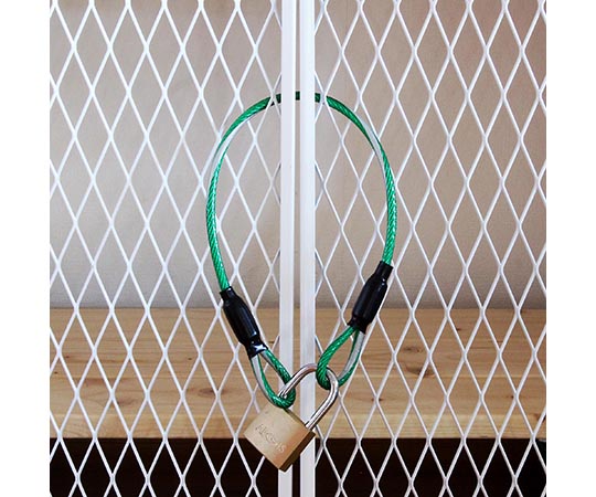 反射ワイヤーコード　緑　φ6mm×0.5m 鮮やかな緑色のワイヤーコードが円形に巻かれている状態