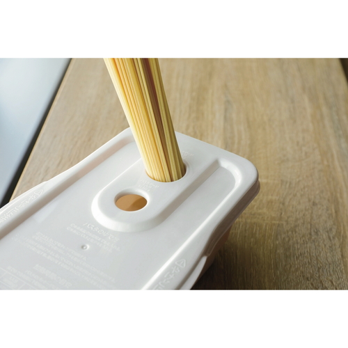 電子レンジ調理器　atomico　レンジで簡単調理ポット　アイボリー 商品の上部が開いている状態で取っ手と内側が見える角度