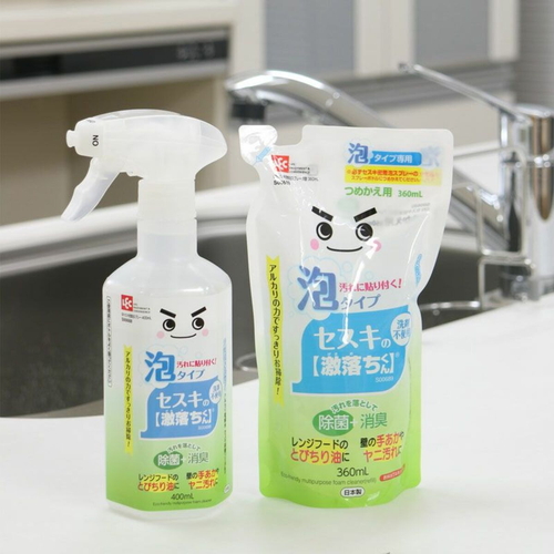 セスキの激落ちくん　詰め替え用　360ml　泡タイプ 泡タイプの詰め替え用パッケージが横向きで展示されている様子